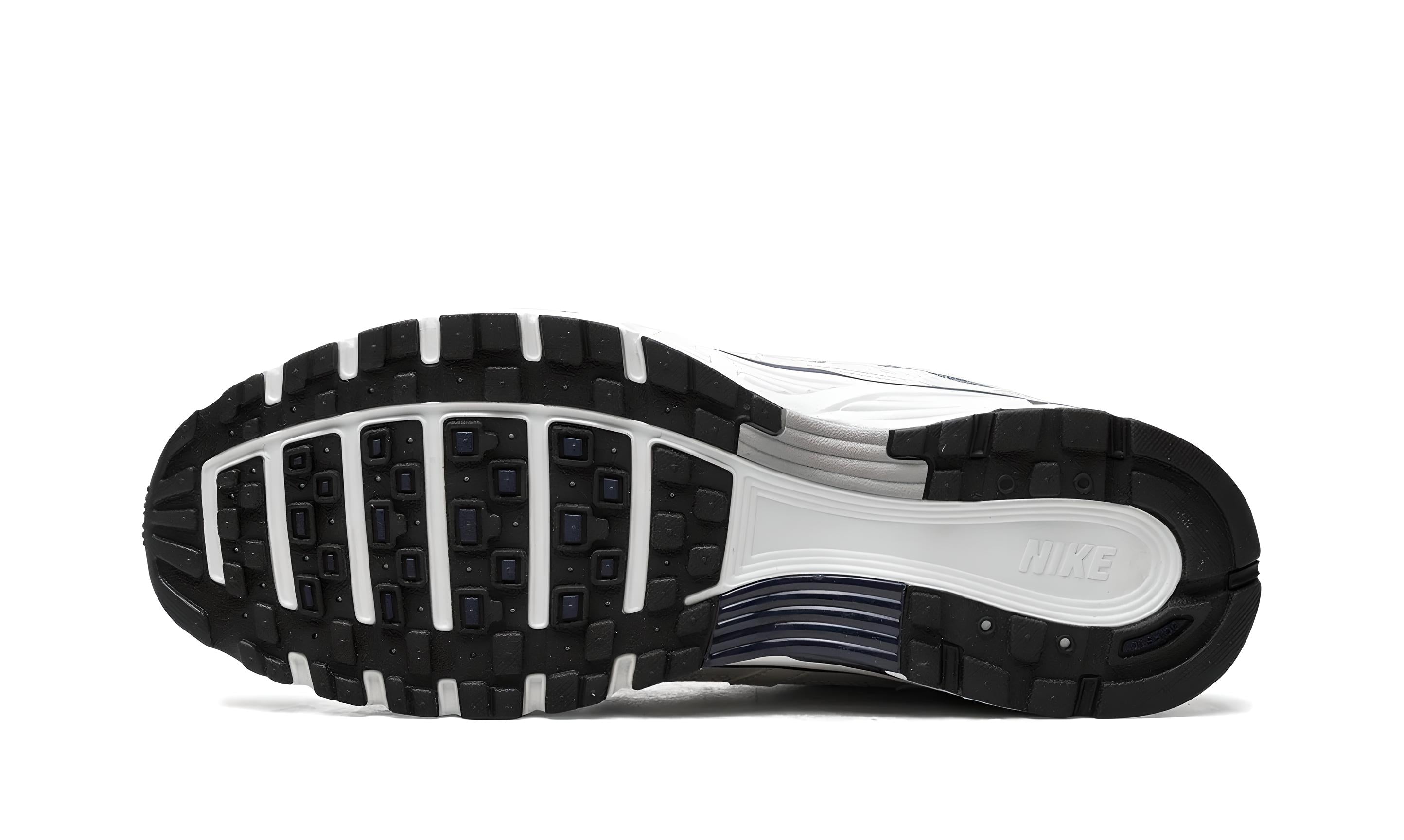 NIKE P6000